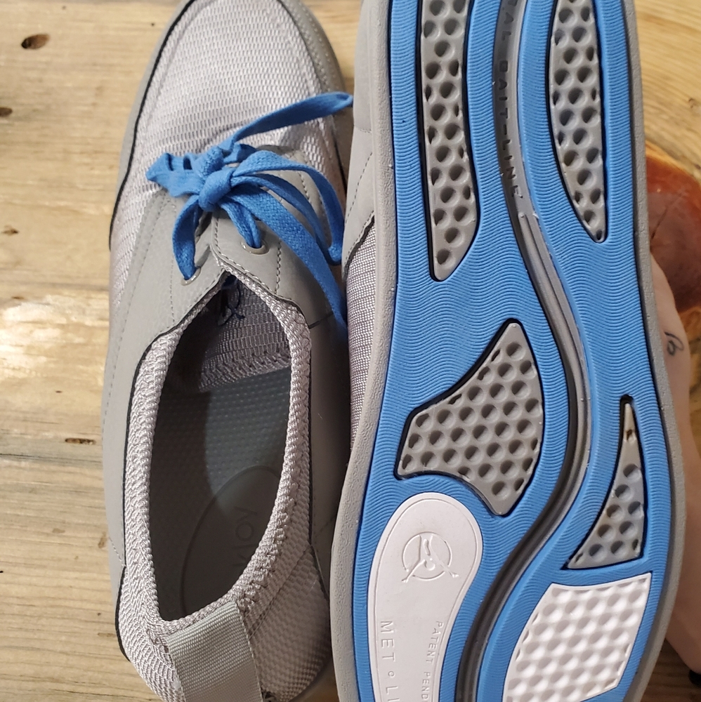 🌟HP🌟 BackJoy's Bliss Lace men’s sneakers